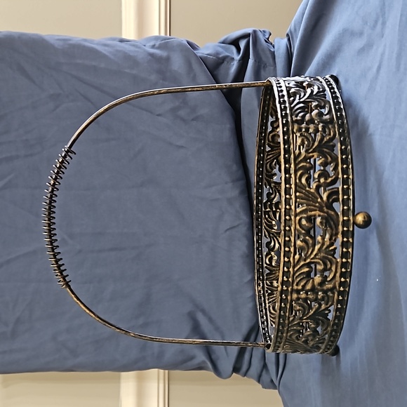 Home essentials and beyond set - Picture 8 of 9